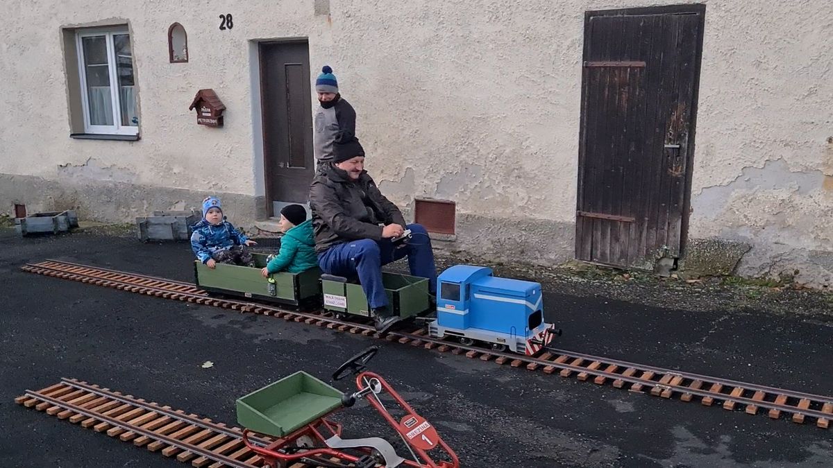 Nadšenci do železnice si v Karlových Varech plní svůj dětský sen